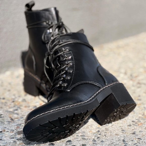 NEW Black Faux Vegan Leather Laced Up Lug Sole Platform Ankle Combat Boots Shoes - Picture 7 of 15